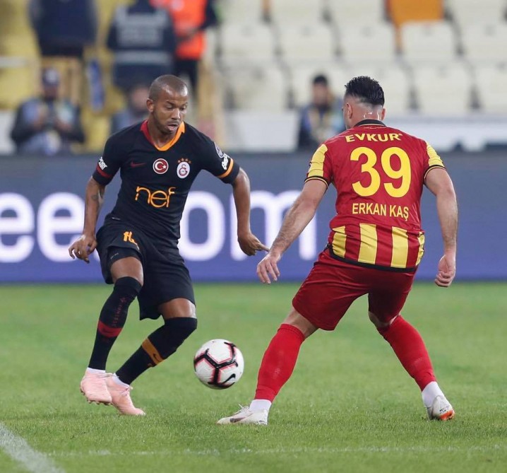 Türkiyə Super Liqası: “Qalatasaray”-“Fənərbaxça” oyununda qalib müəyyənləşməyib