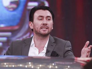 “Aqşin, kartlarını açsam, evdən bayıra çıxa bilməzsən”