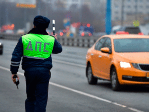 Rusiyada qadın polis maşınında doğdu