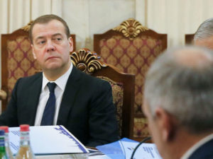 Medvedev istefasından öncə büdcədən 127 milyard xərcləyib