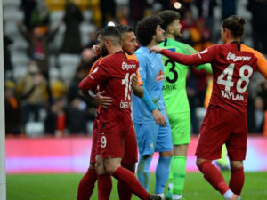 “Qalatasaray” 1/4 finalda – Video