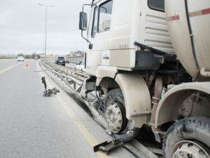 “Shachman” beton plitəyə çırpıldı