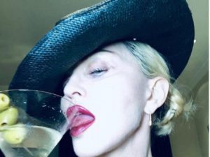 Madonna pərəstişkarlarını bu rəqsi ilə təəccübləndirdi — VİDEO