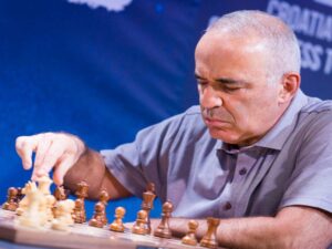 Kasparov uğursuzluğa görə üzr istədi