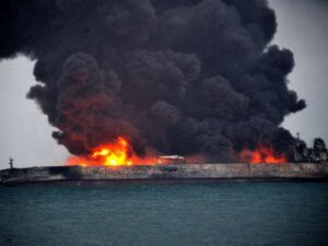 ŞOK HÜCUM: PUA-larla yanacaq daşıyan gəmilər bombalandı