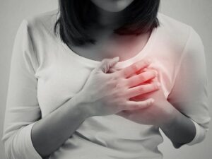 Sinədə hər ağrı infarkt əlaməti deyil – Ürək necə ağrıyır?