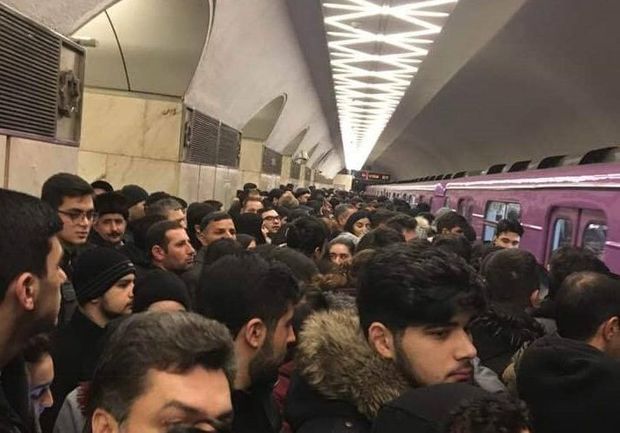 Bakı metrosunda sərnişin öldü