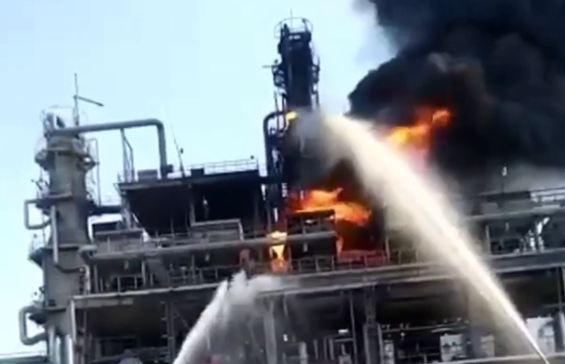Rusiyada neft emalı zavodu yanır – Video