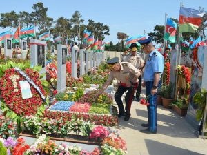 Kərim Vəliyev İkinci Şəhidlər xiyabanını ziyarət etdi – FOTO