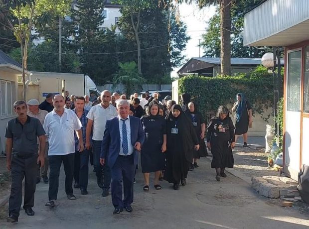 Azərbaycanda İLK: Sakinlər işdən çıxan icra başçısını görün necə yola saldı – FOTO/VİDEO