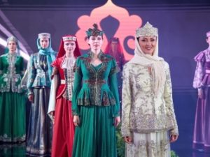 Rusiyada modelyer – dizayner Gülnarə Xəlilovanın “Qarabağ” və “Xarıbülbül” kolleksiyaları təqdim edilib