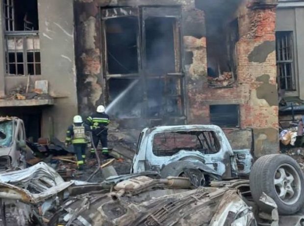 Россия ударила по еще одному общежитию в Харькове, 18 человек ранены (фото)