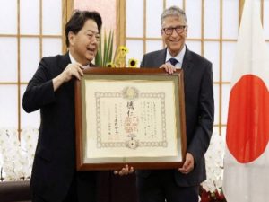 Билл Гейтс награжден орденом Восходящего солнца