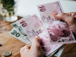 Türk lirəsi dollar qarşısında yeni rekord səviyyədə dəyər itirib