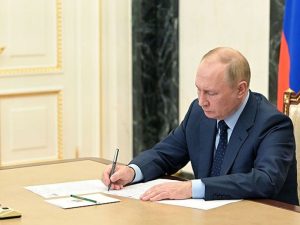 Putin Ukrayna regionları ilə bağlı müqavilələri təsdiqlədi