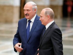 Lukaşenko Putinə ad günündə traktor hədiyyə etdi – FOTO