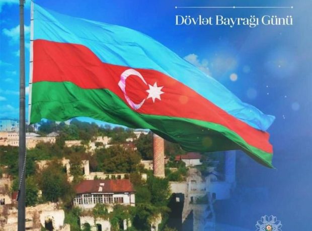 Dövlət bayrağı gününün qeyd olunması Azərbaycan Xalq Cümhuriyyətinin tarixi ilə bağlıdır