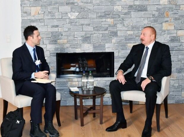İlham Əliyev Davosda “The Goldman Sachs Group Inc.” şirkətinin qlobal məsələlər üzrə prezidenti ilə görüşdü – YENİLƏNDİ