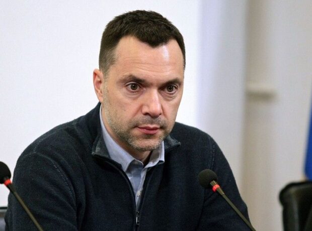 Oleksiy Arestoviç Ukrayna Prezident Ofisi başçısının müşaviri vəzifəsindən istefa verdi