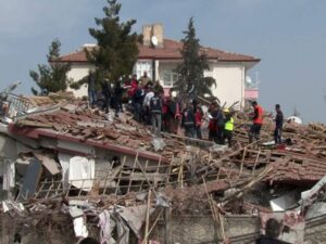 Türkiyənin Malatya bölgəsindəki zəlzələ – yaralananlar var