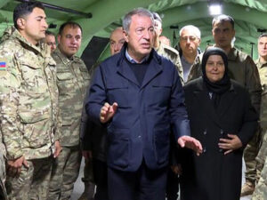 Hulusi Akar zəlzələ bölgəsindəki tibb personalımızla görüşdü – FOTO/VİDEO