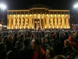 Gürcüstan müxalifəti məcburi hərbi çağırışın ləğvi tələbi ilə aksiya keçirib