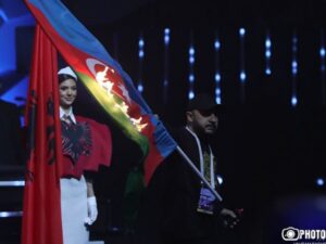 Ermənistanda Azərbaycan bayrağına qarşı barbarlıq edildi – VİDEO