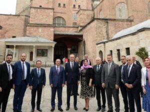 YAP nümayəndə heyəti İstanbulda Ayasofya məscidini ziyarət edib