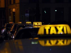 Taksilərdə minimum gediş haqqı 4,50 olacaq? – Yeni qaydalar…