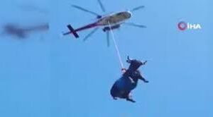 İsveçrədə ayağı sınıq olan inək helikopterlə xilas edilib