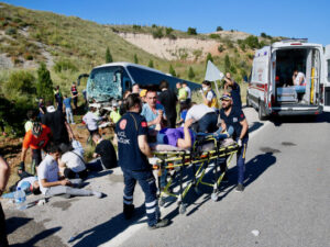 DƏHŞƏTLİ QƏZA: – 35 nəfər yaralandı