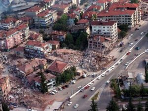 Bina çökdü, sakinlər dağıntılar altında qaldılar – İstanbulda FACİƏ
