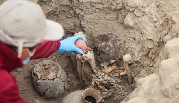 Peruda arxeoloqlar minillik mumiyanı tapıblar