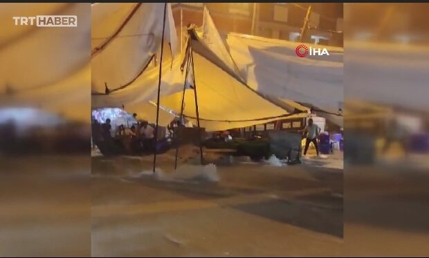 Türkiyədə Arnavutköy semt bazarını su basdı