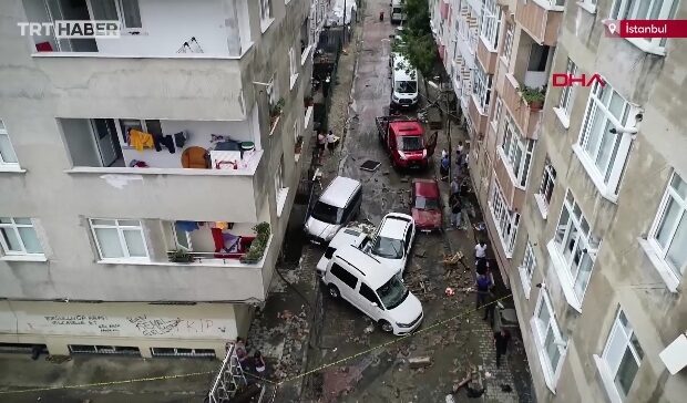 İstanbulu güclü yağış vurdu: 1754 ev və iş yeri ziyan gördü