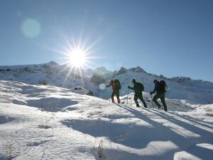 5 alpinist qar uçqunu altında qaldı