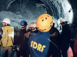 Hindistanda tunel çökdü: 40 işçi sıxışıb