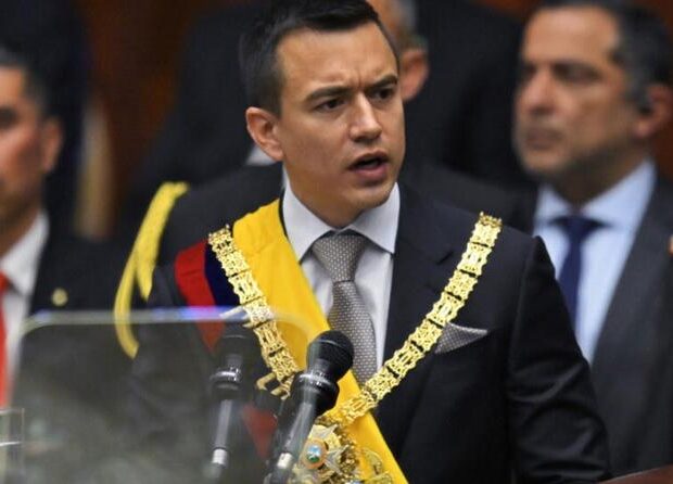 Ekvadorun yeni prezidenti vəzifəsinin icrasına başladı