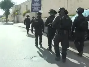 İsrail polisi namaz qılmaq istəyən fələstinlilərə mane olur