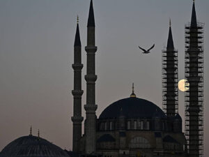 Türkiyədə gecənin yarısı, ayın bütövü – Fotolarda