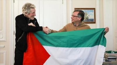 Prezident və məhşur gitaraçı Fələstin bayrağını açdı