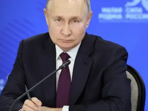 Putin valideynlərindən danışdı