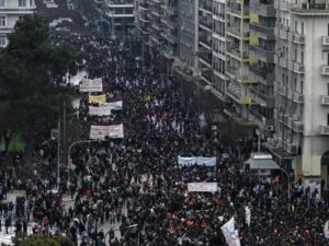 Dövlət qulluqçuları 24 saatlıq tətilə başlayıblar