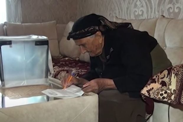 104 yaşlı seçici: “Öz adıma yaxşı səs verdim”