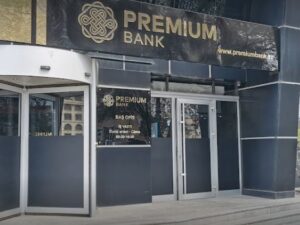 “Premium bank”da nə baş verir? – Şirkətlər 31 milyonu geri çəkdilər