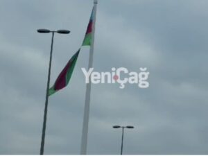 Bayraq Meydanında BİABIRÇILIQ: Bayraq cırıldı, aidiyyəti qurumlar isə… — VİDEO (FOTOLAR)